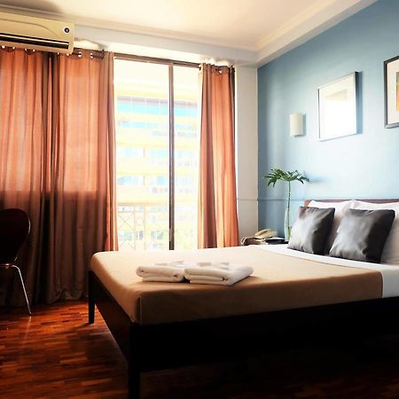 Vive Hotel Makati City Екстер'єр фото