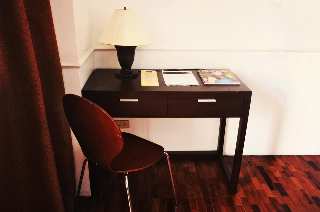 Vive Hotel Makati City Екстер'єр фото