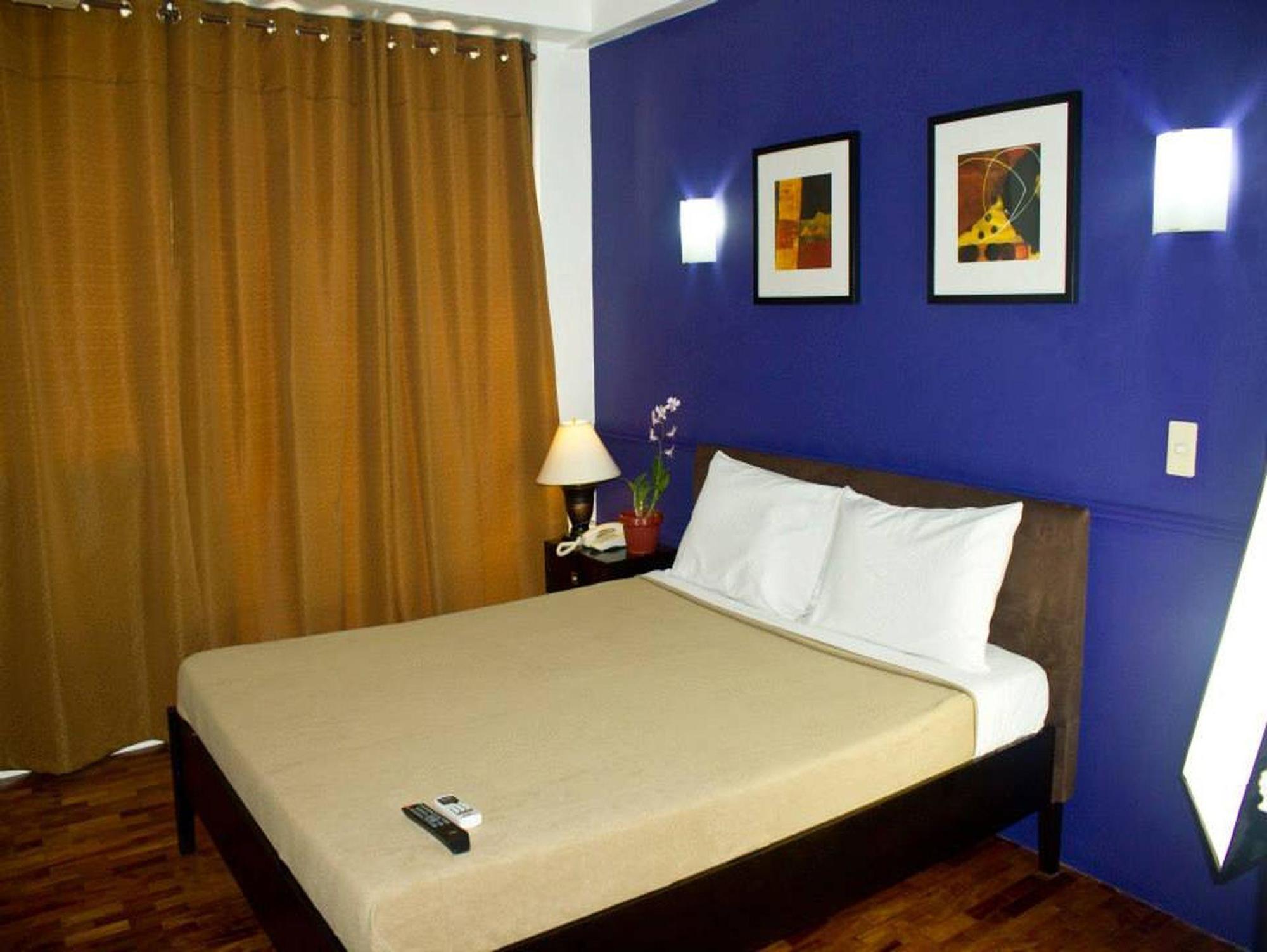 Vive Hotel Makati City Екстер'єр фото