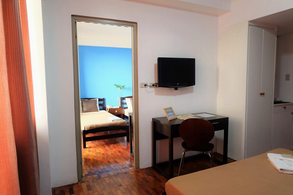 Vive Hotel Makati City Екстер'єр фото