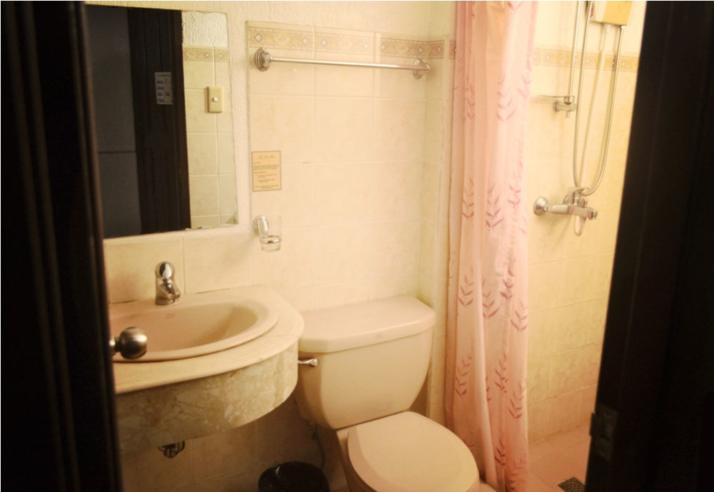 Vive Hotel Makati City Екстер'єр фото
