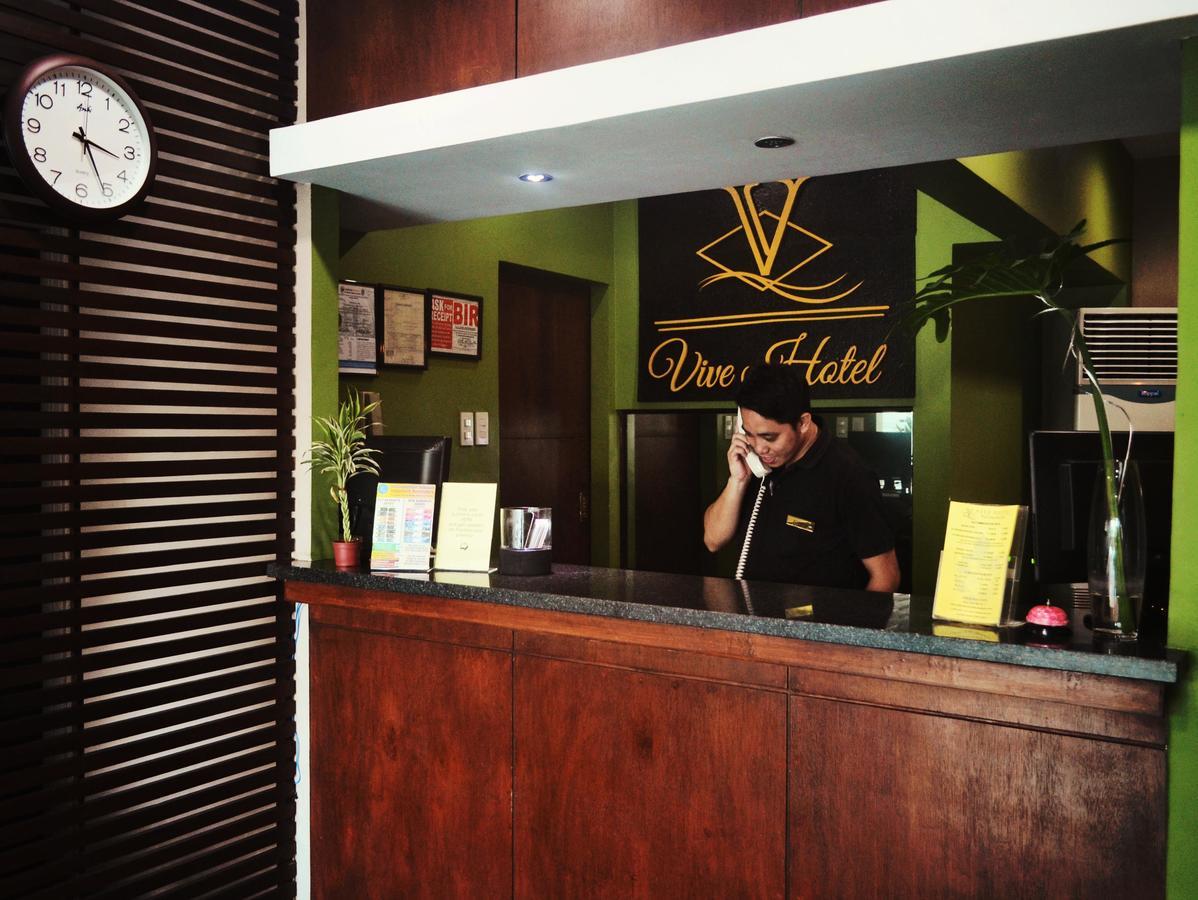 Vive Hotel Makati City Екстер'єр фото