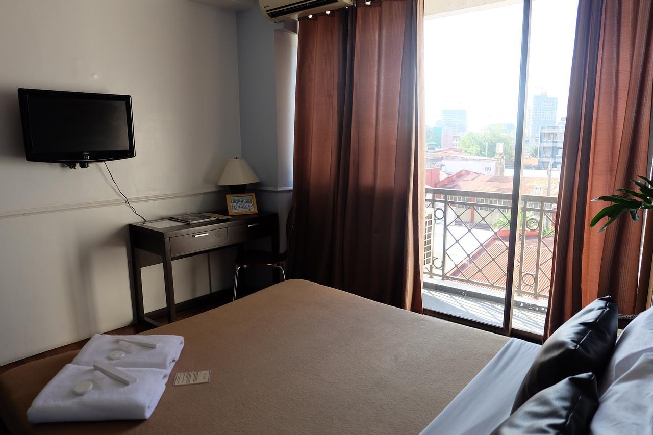 Vive Hotel Makati City Номер фото