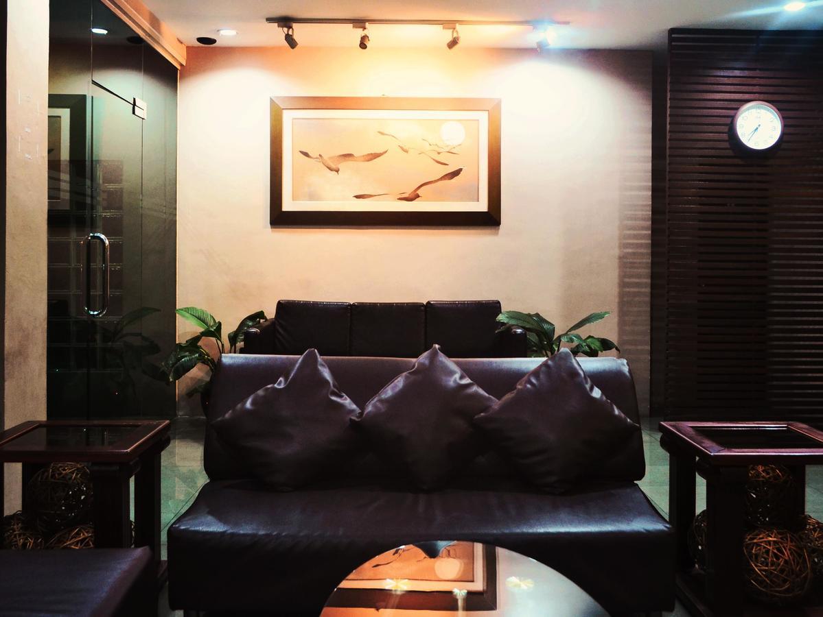 Vive Hotel Makati City Екстер'єр фото