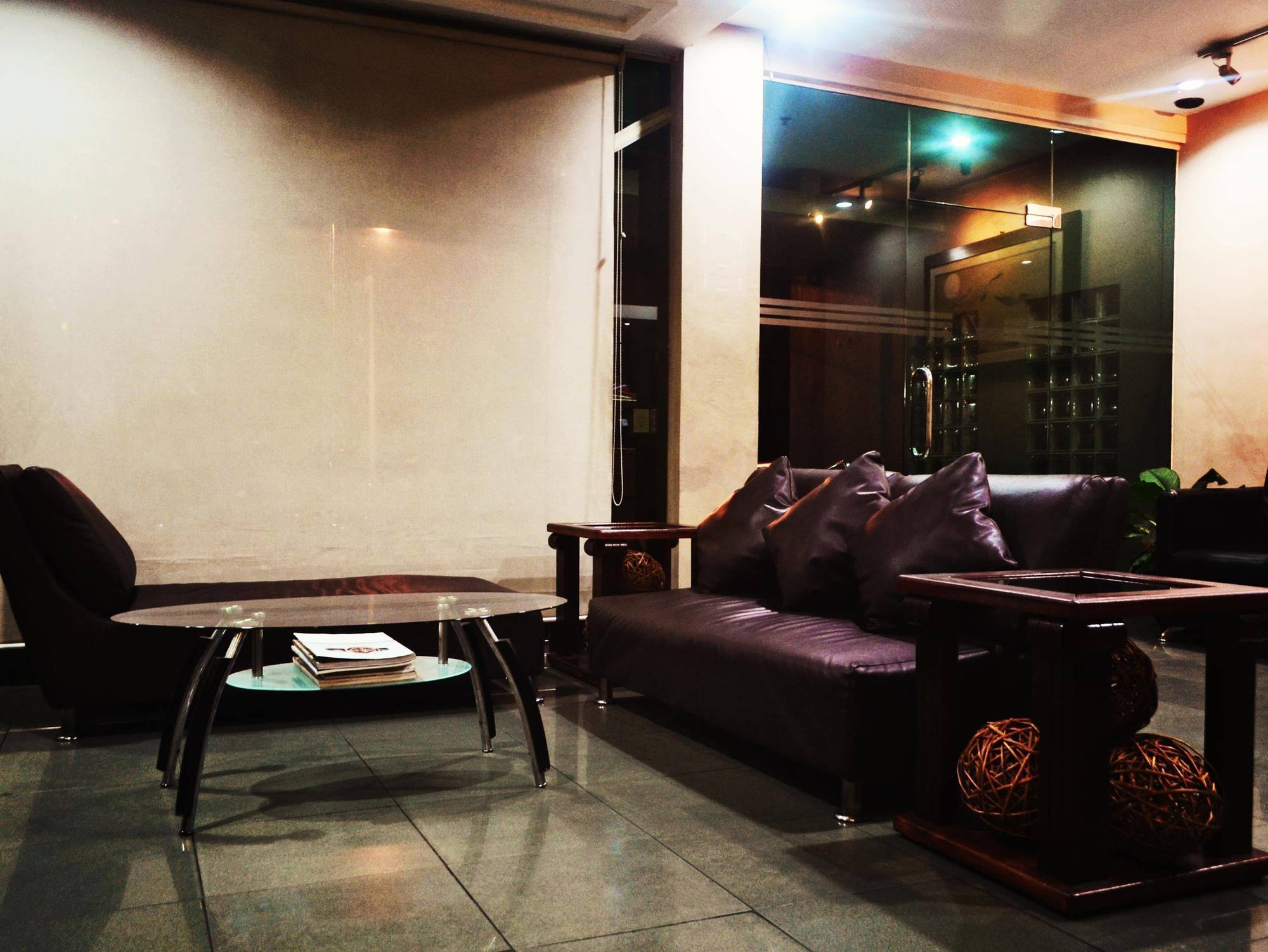 Vive Hotel Makati City Екстер'єр фото