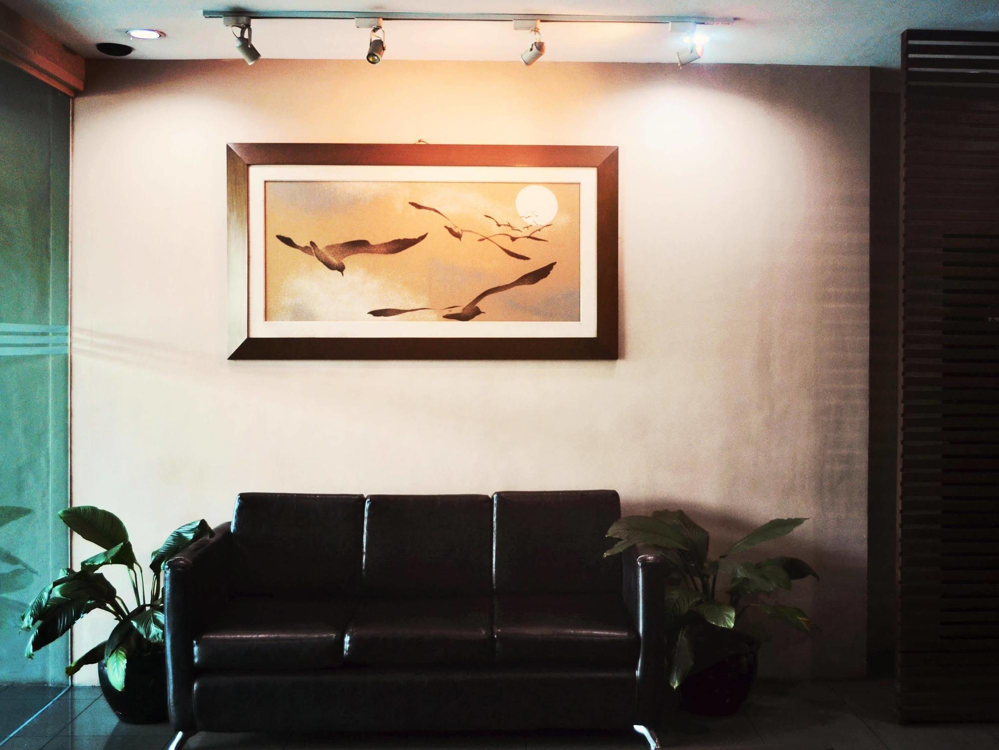 Vive Hotel Makati City Екстер'єр фото