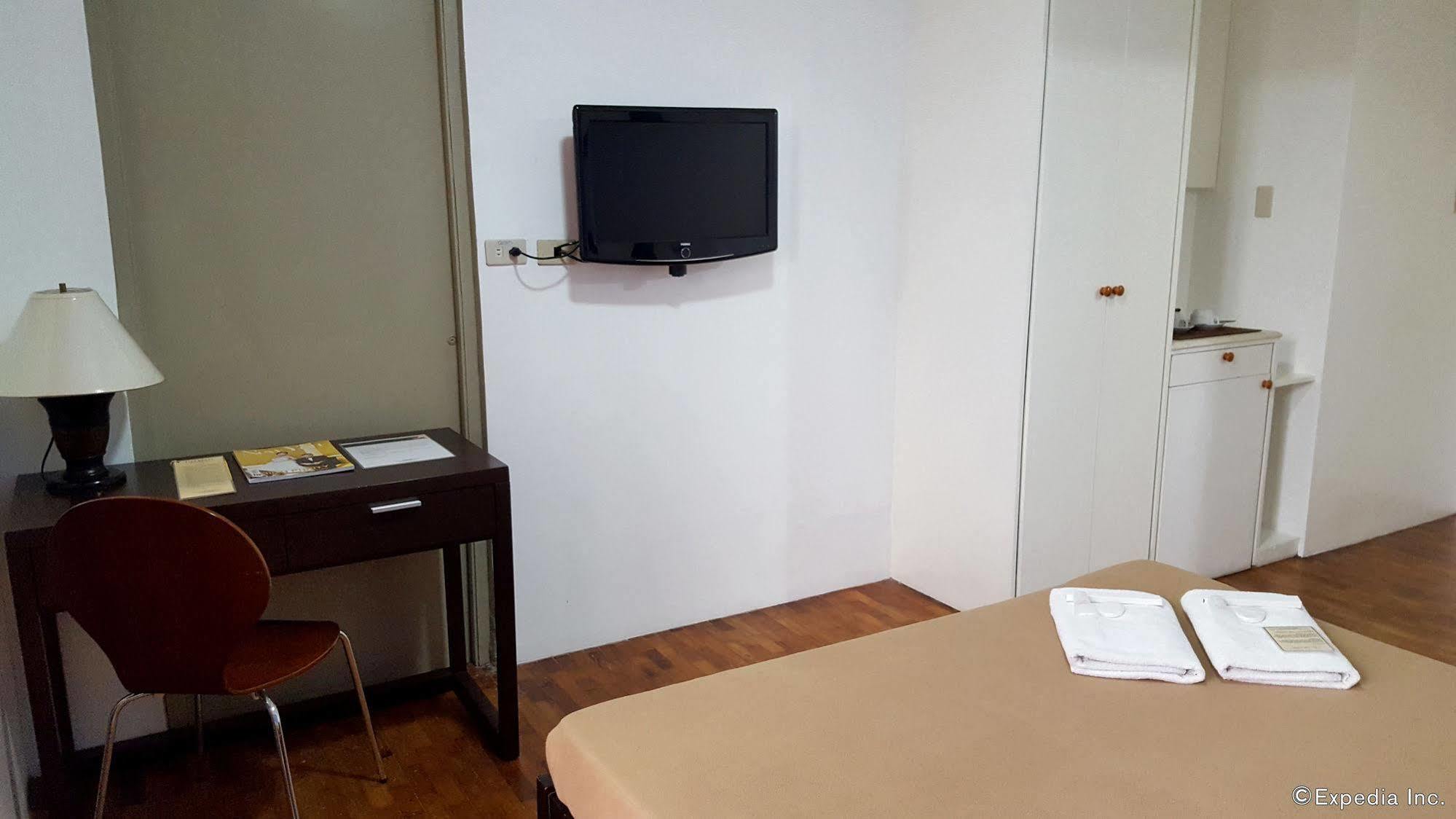 Vive Hotel Makati City Екстер'єр фото