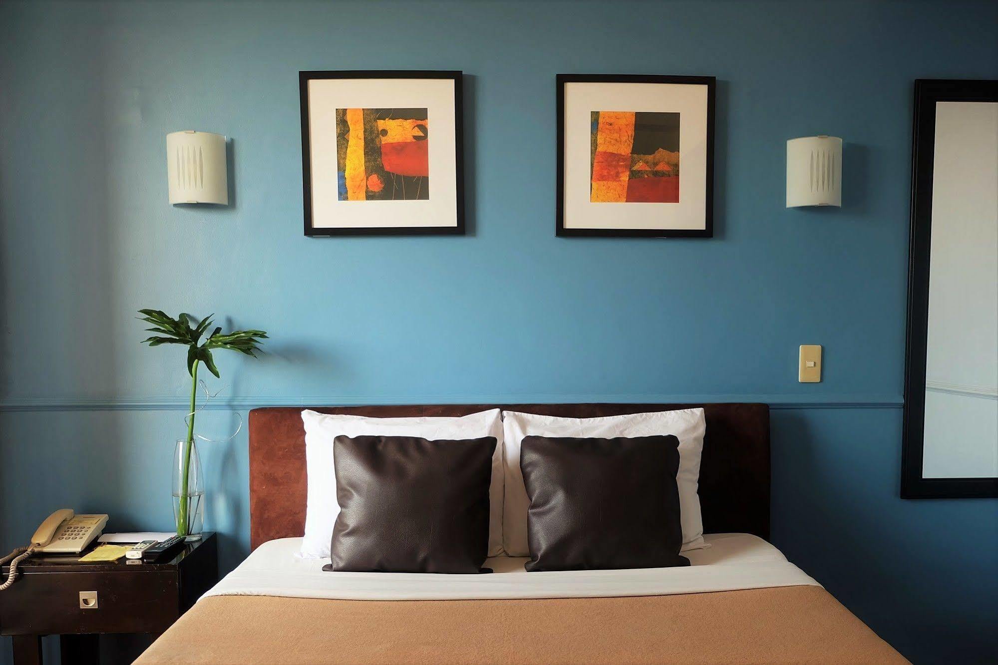 Vive Hotel Makati City Екстер'єр фото