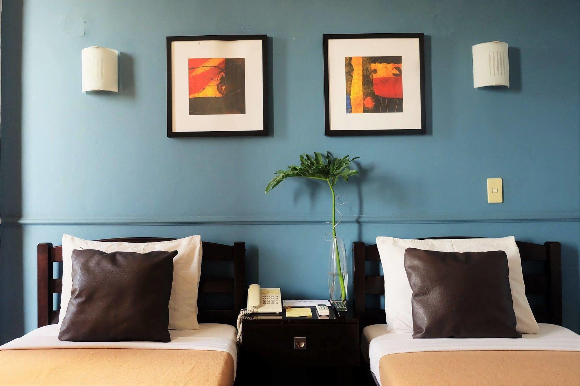 Vive Hotel Makati City Екстер'єр фото