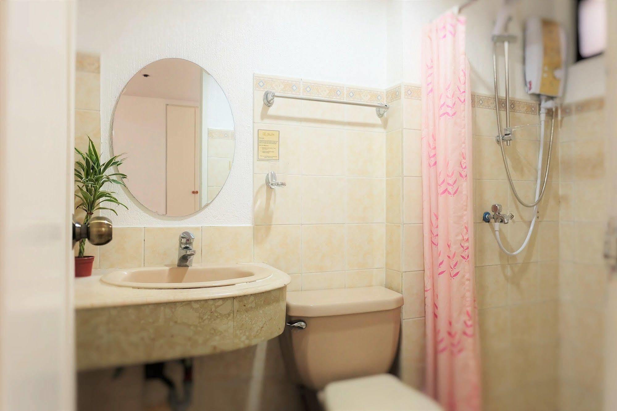 Vive Hotel Makati City Екстер'єр фото