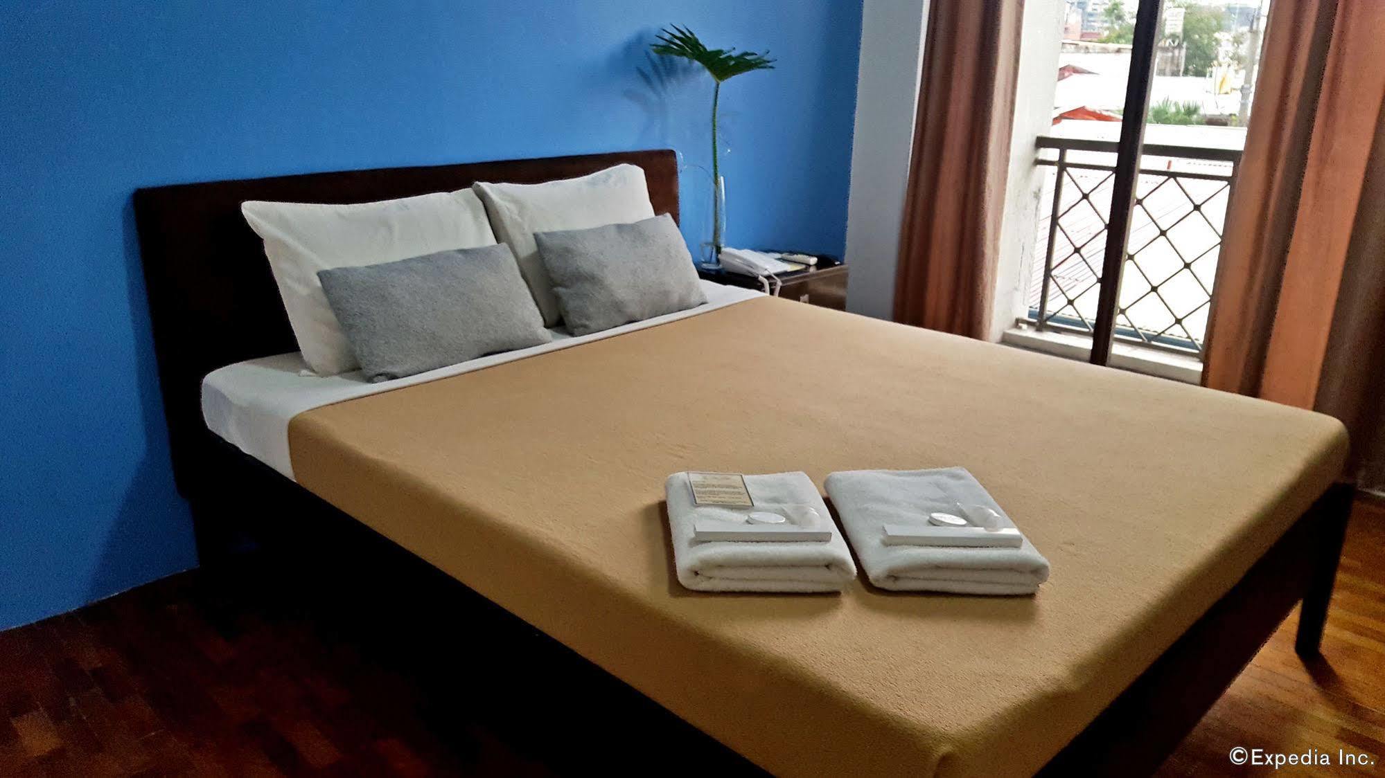 Vive Hotel Makati City Екстер'єр фото