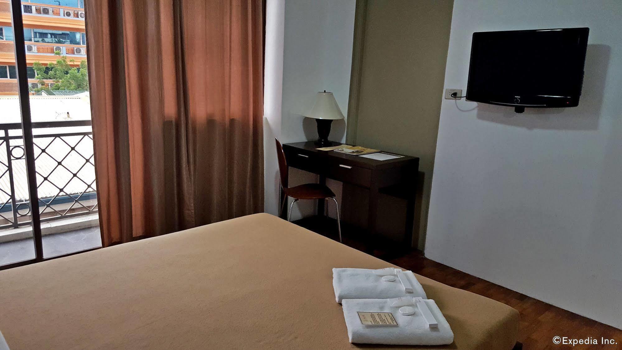 Vive Hotel Makati City Екстер'єр фото