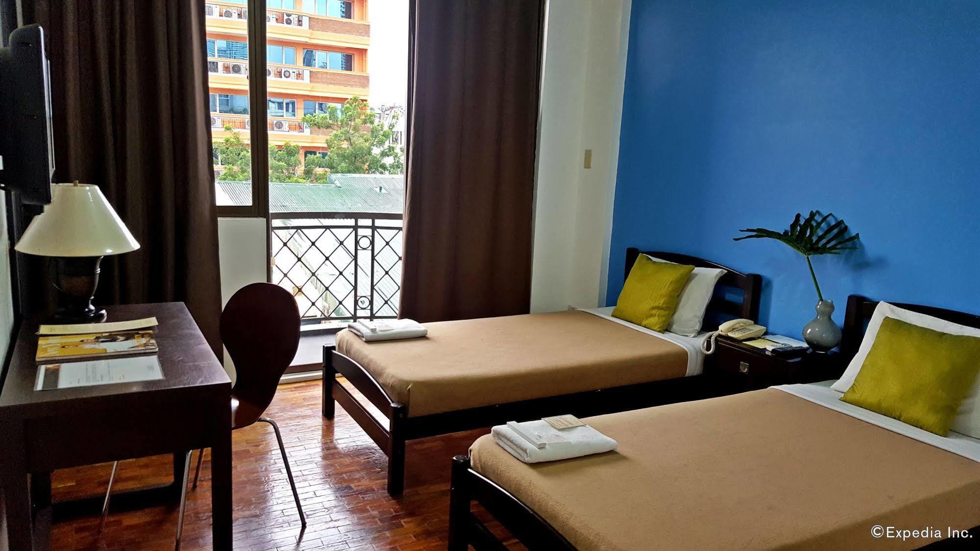 Vive Hotel Makati City Екстер'єр фото