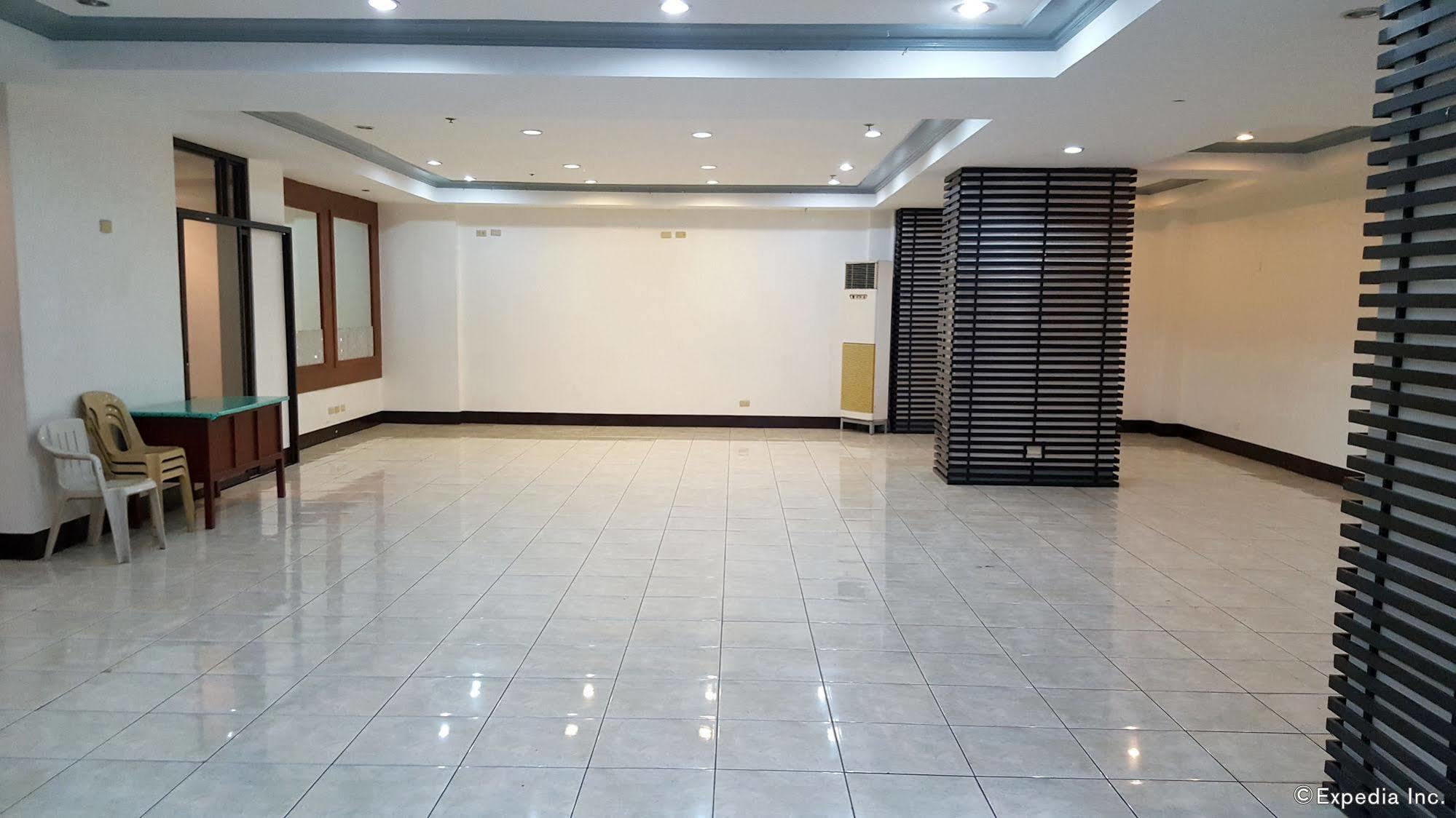 Vive Hotel Makati City Екстер'єр фото
