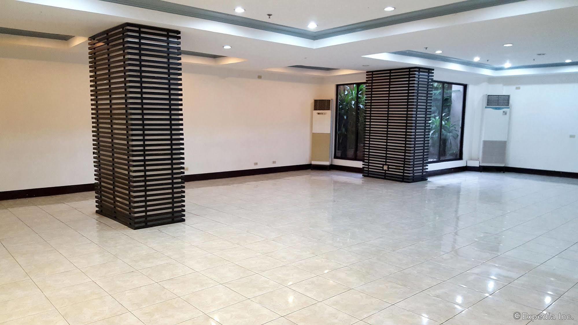 Vive Hotel Makati City Екстер'єр фото